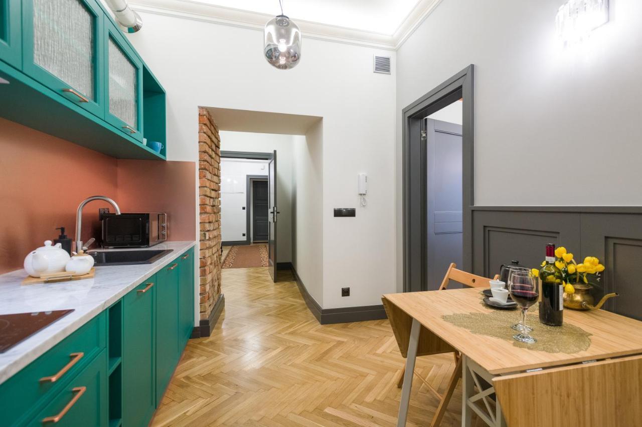 Luxury At The Main Square Apartment