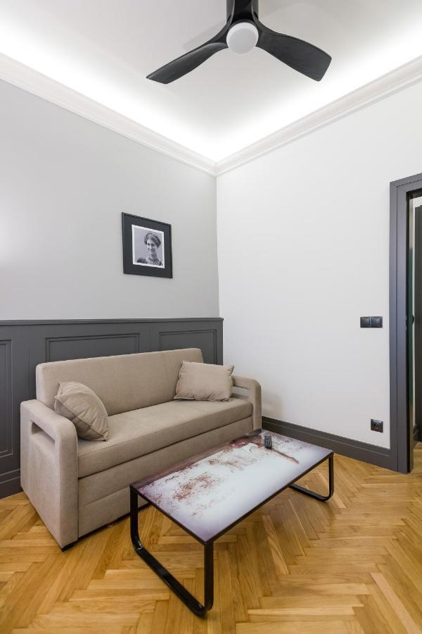 Luxury At The Main Square Apartment